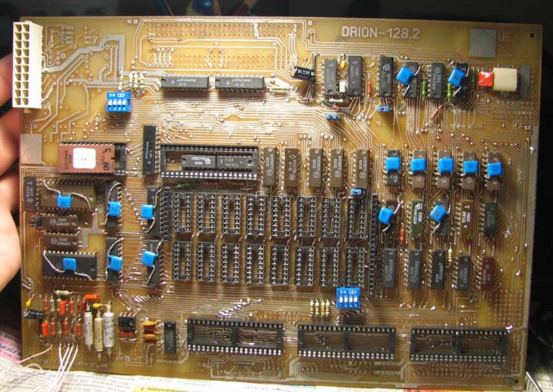 Собранная печатная плата компьютера Орион-128 (верх)